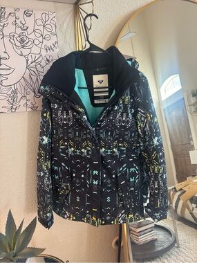 Roxy Printed Ski / Snowboard Winter Jacket in Black with Teal & Yellow Accents